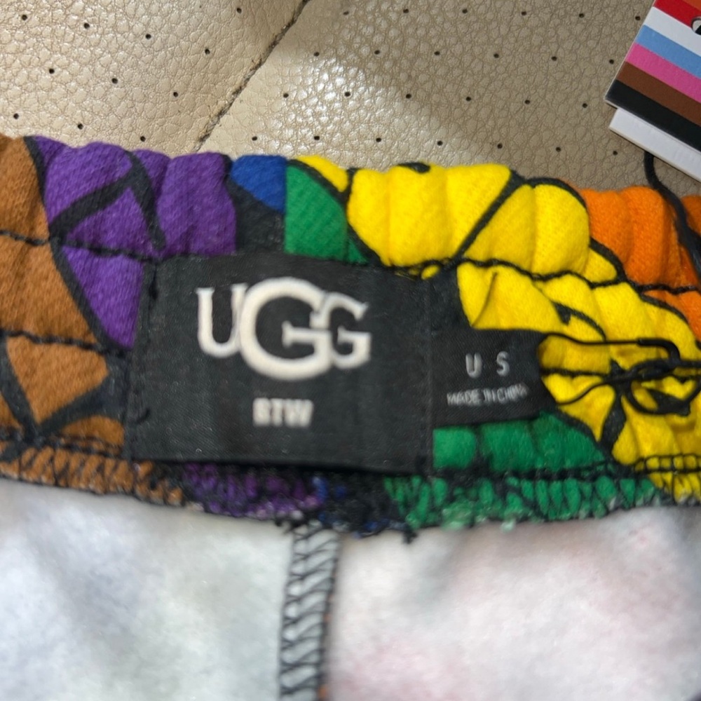 UGG PRIDE SHORTS RAINBOW - Picture 5 of 6